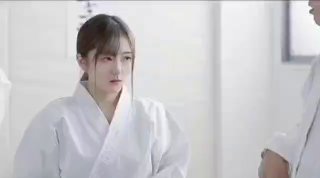 樱桃内衣白虎少女，喜欢SM情节，自己用乳夹被调教