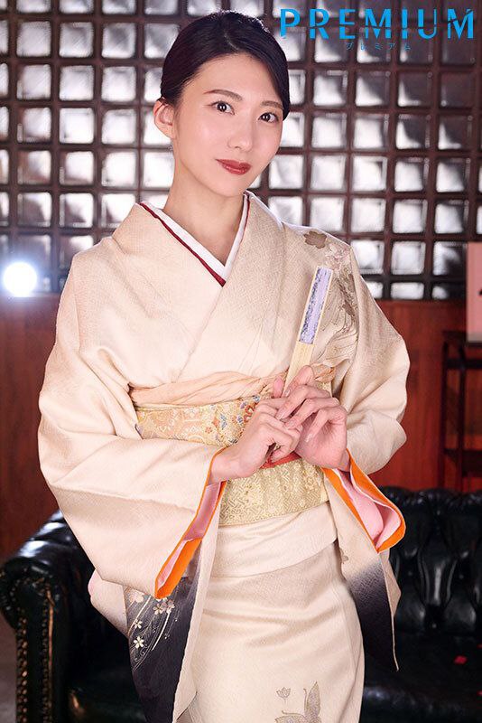 大二9分颜值女神！放假下海收费房！大眼睛外表甜美，脱光光自摸，多毛小穴掰开，近距离特写嫩穴